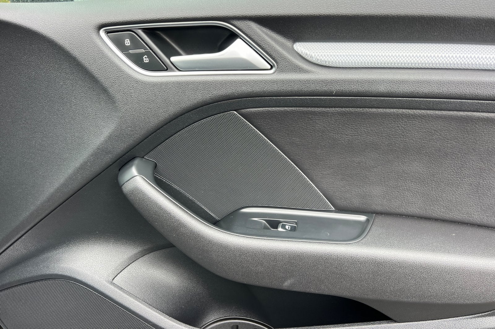 2016 Audi A3 e-tron Premium Plus